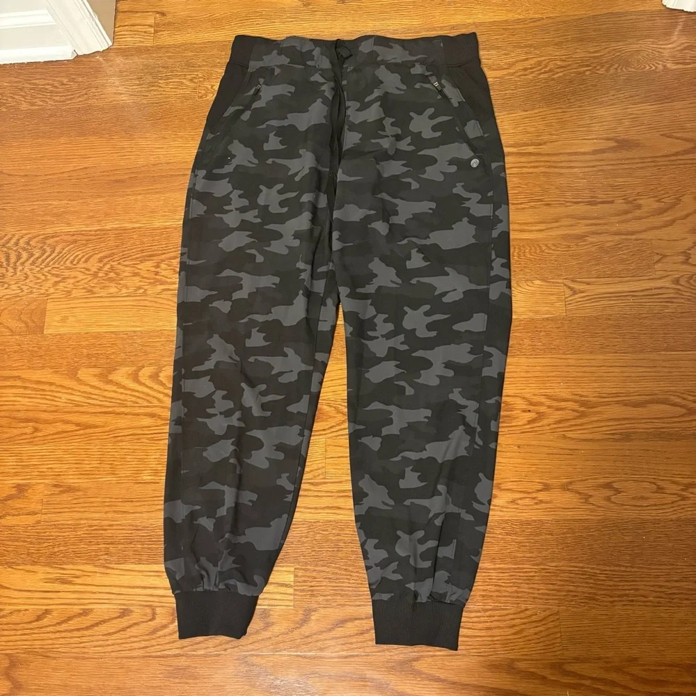 Apana Dark Gray Camo Workout Joggers athleisure hiking loungewear casual black